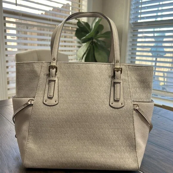 Michael Kors Voyager East West Signature Tote Off White - Used - Picture 5 of 12